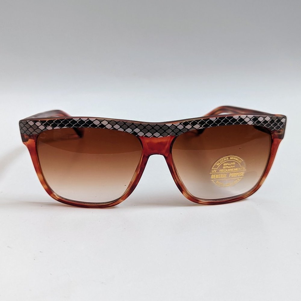 NWT Vintage 80's Plastic Lady Fashion Sunglasses (Tort/Brown)